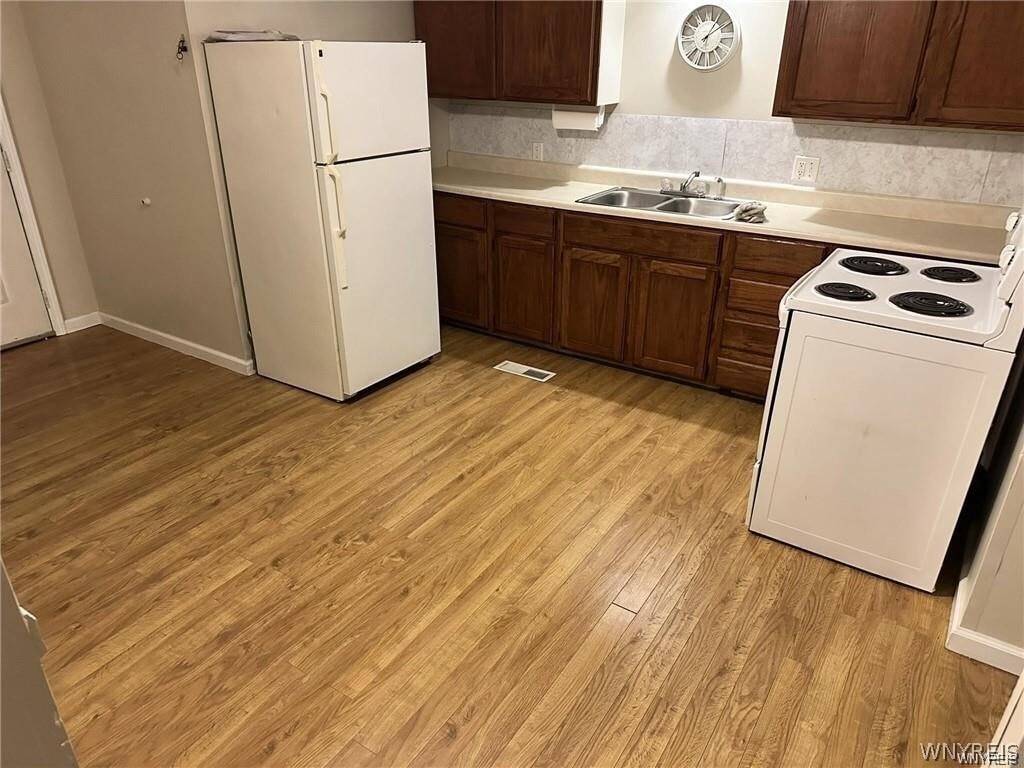 Photo - 109 W Bank St