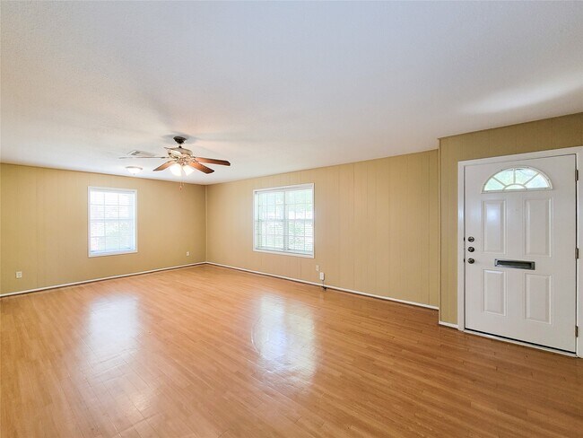Photo - 111 Azalea St