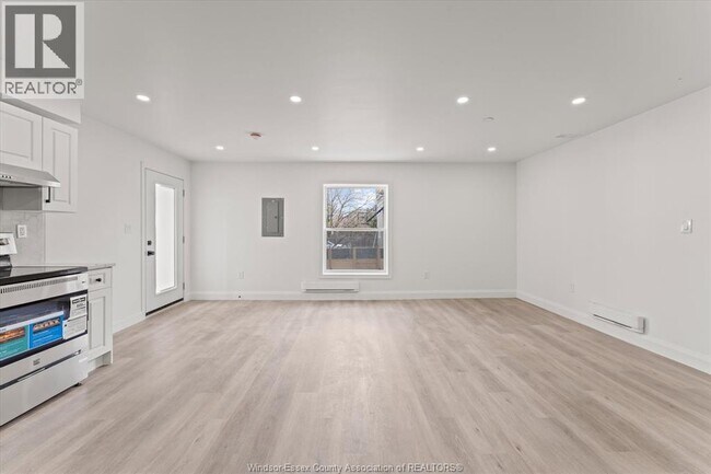 Photo - 702 Pierre Ave