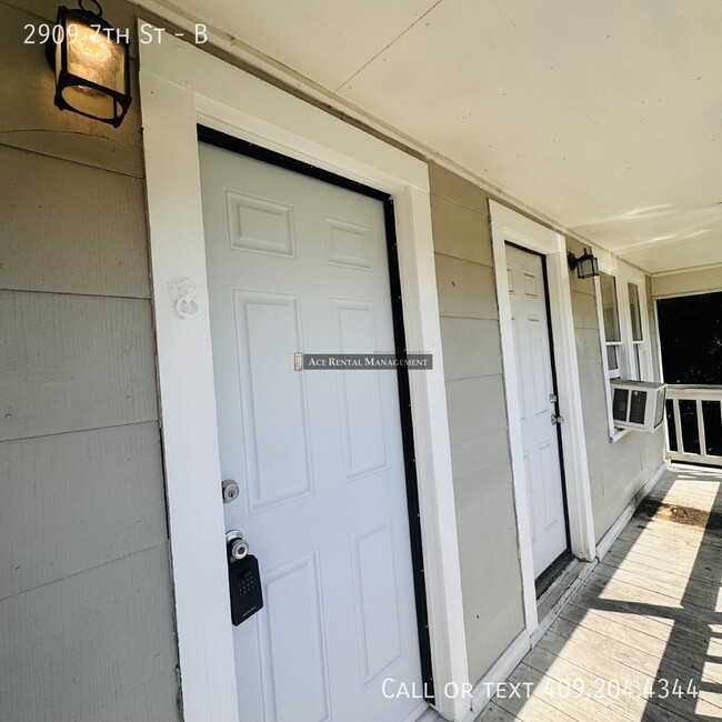 Building Photo - 2909 7th St Unit B