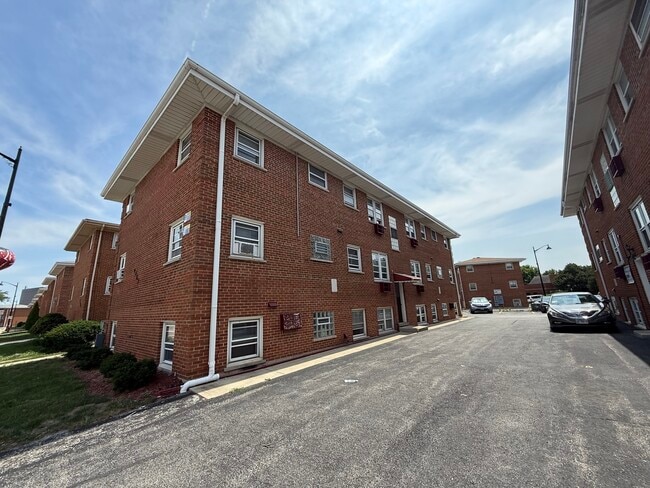 Building Photo - 9465 Maple Dr Unit 2B