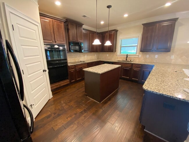 Photo - 735 Porter Ln