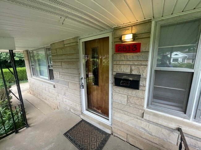 Photo - 2513 E 8th St