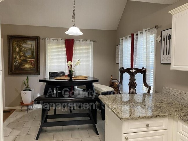 Photo - 103 Long Needle Rd