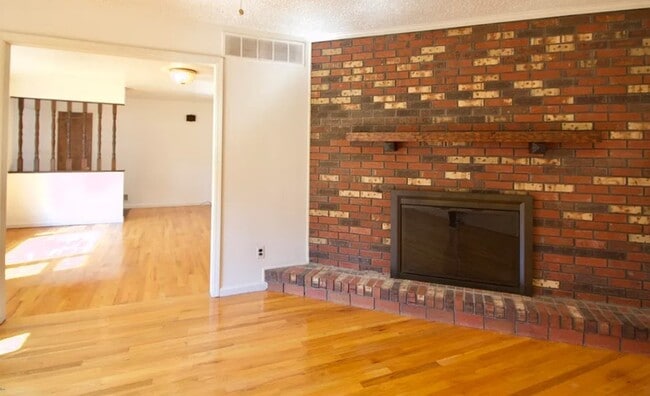 Photo - 32 Meadowbrook Ln