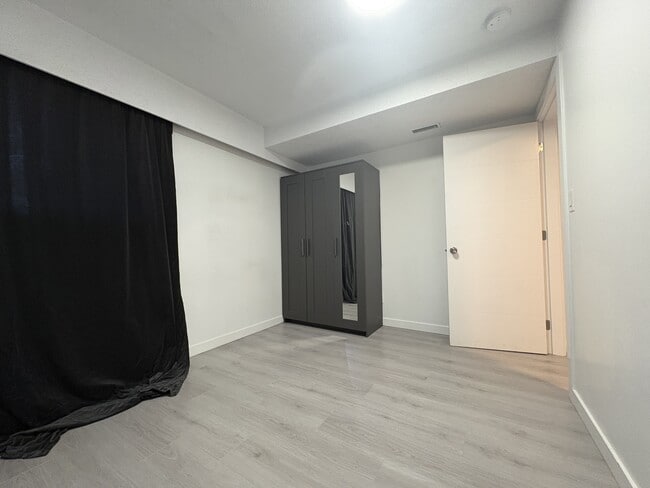 Photo - 4876 Earles St