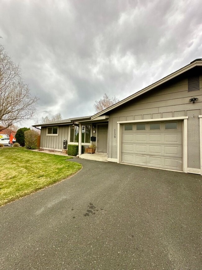 Photo - 1139 SW Indian Ave