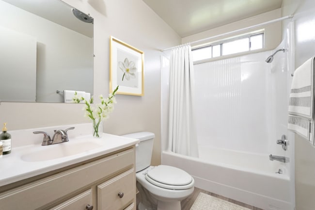 Photo - 530 N Wilson Ave Unit 5