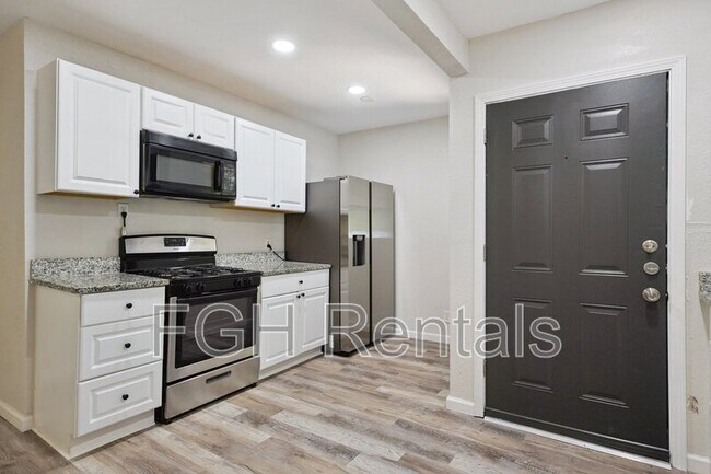 Photo - 2215 Hays St