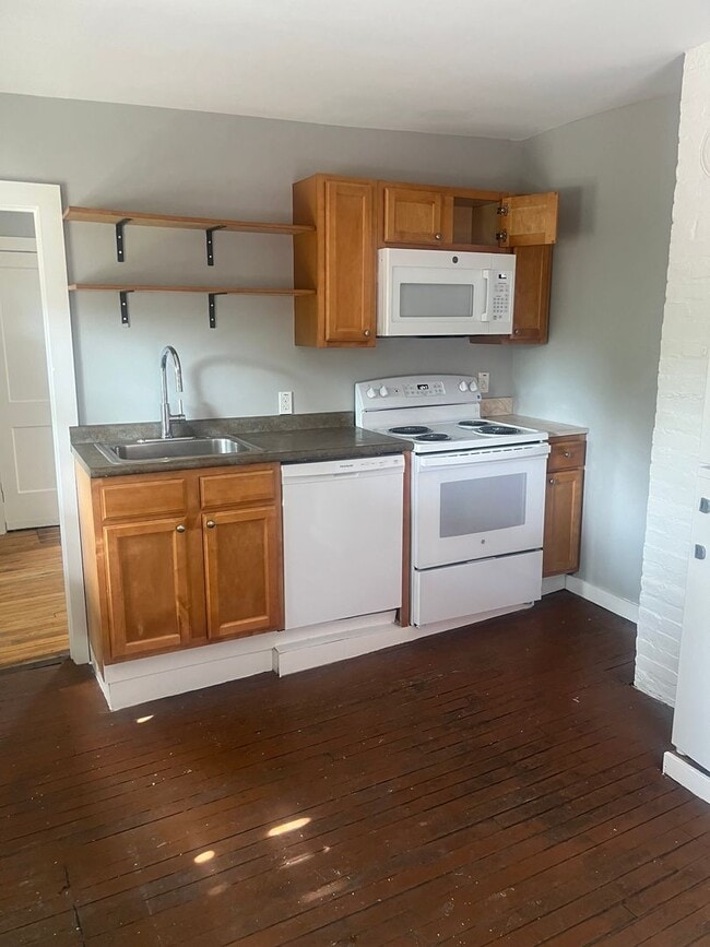 Building Photo - 137 N Winooski Ave Unit 137 North Winooski Ave. #1