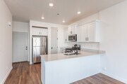 3BR, 2.5BA - 1,421SF