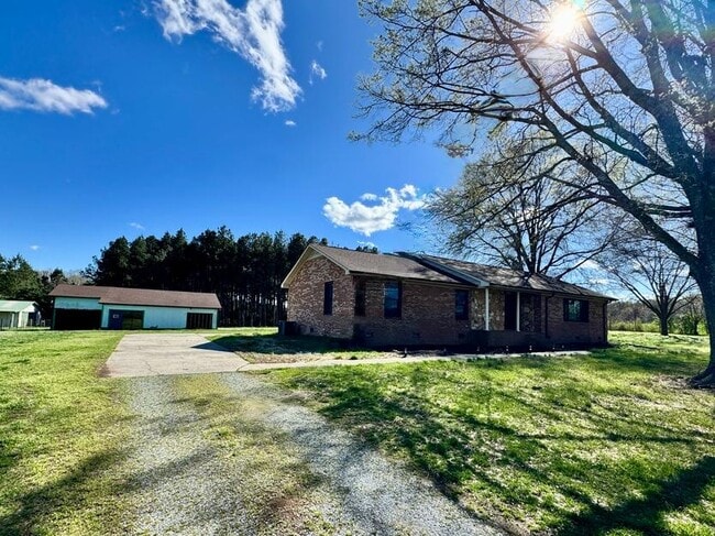 Building Photo - 1422 Old Peachland Rd