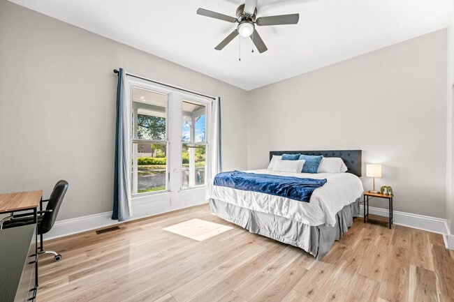 Photo - 639 Maple St Unit ID1397946P