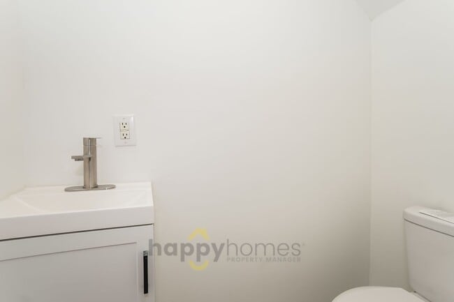 Photo - The Urban Retreat: Modern 3/1.5 Near Everything You Love