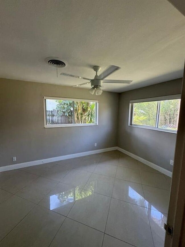 Photo - 4411 NE 15th Way