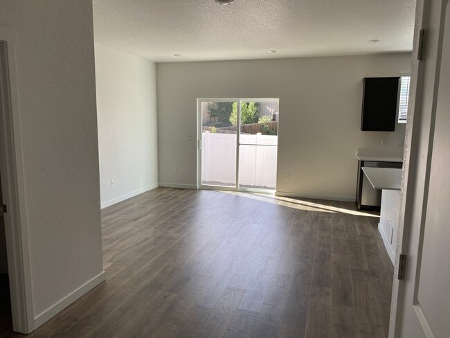 Photo - 3638 Glenna Pl