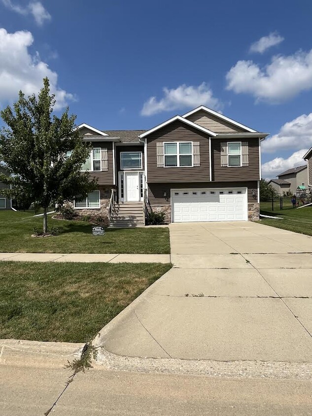 Photo - 320 S Stewart St (North Liberty, IA)