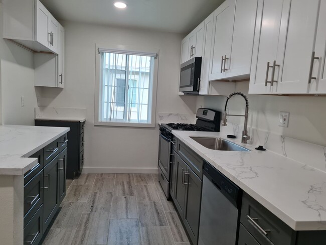 Photo - 1437 W Almond Ave Unit 1437