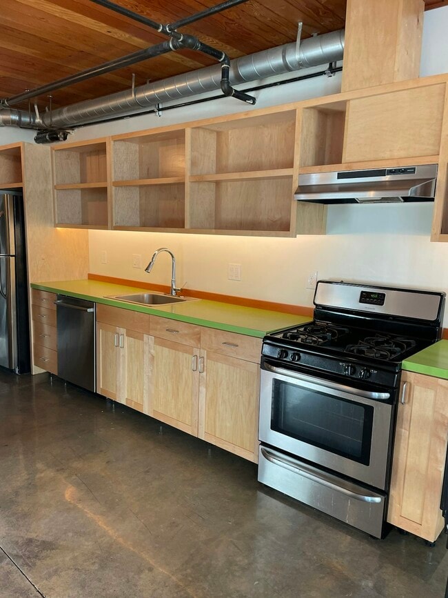 8777 N Lombard St Unidad 8753 Loft 3