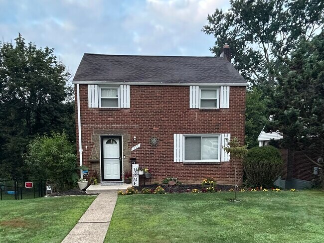 Photo - 732 Churchill Ave