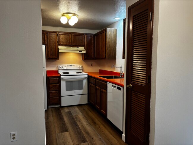 Kitchen - 5902-5920 SE Milwaukie Ave