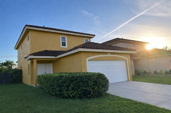 Photo - 841 SW 6th St