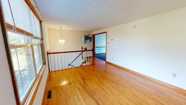 Photo - 975 Murray Ln