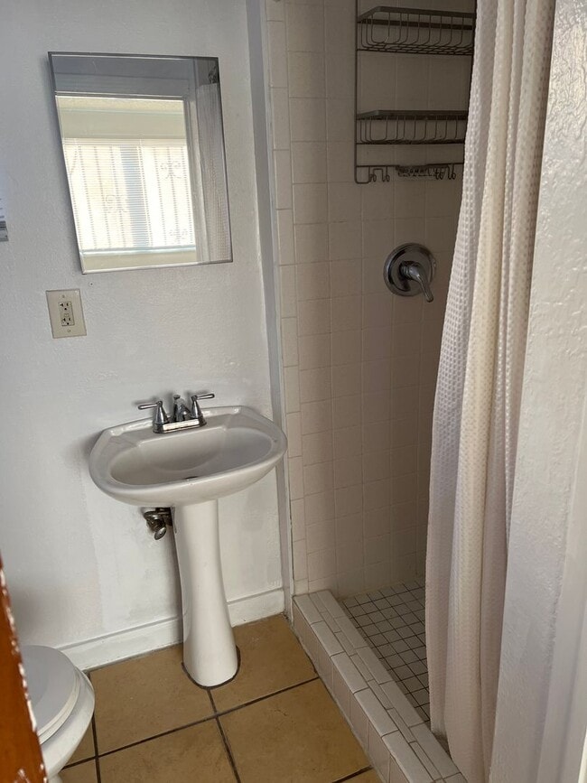 3924 3rd St NW Unit Guest house
