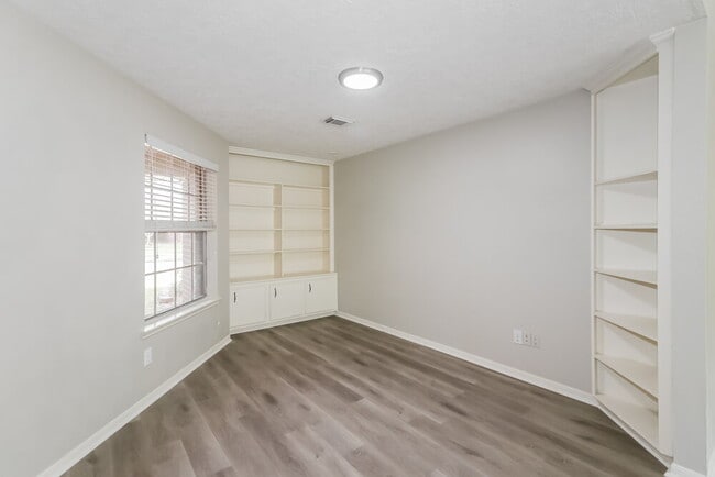 Photo - 3217 Lee Cir