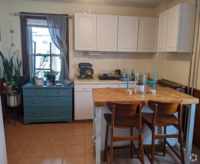 Building Photo - 22 Endicott Ave Unit 21-4 Rental