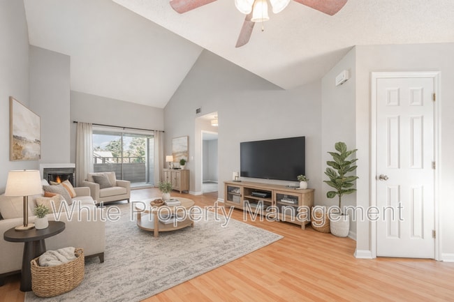 Building Photo - 2555 Stockbridge Dr Unit #C