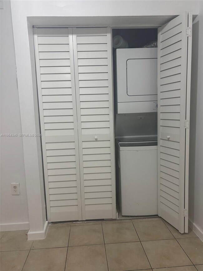 Photo - 7210 NW 179th St Unit 105