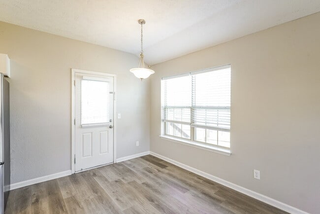 Photo - 327 Lake Forest Dr