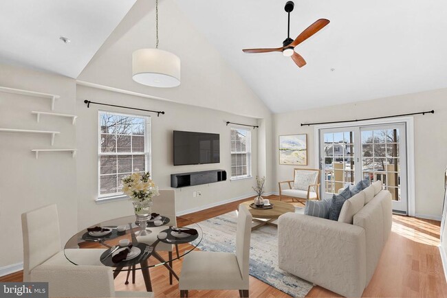 Photo - 43374 Greyswallow Terrace