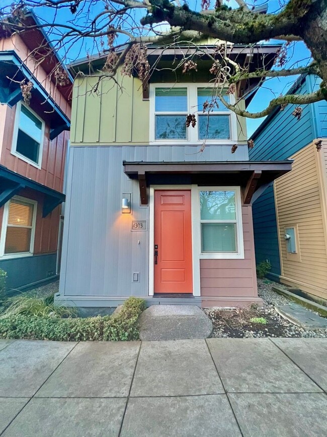 Building Photo - Richmond Neighborhood Condo w/100 bike score on walkscore.com