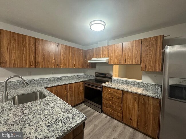 Building Photo - 9728 Summer Park Ct