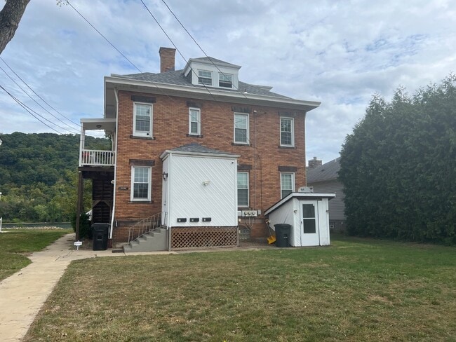 Photo - 7030 Front River Rd