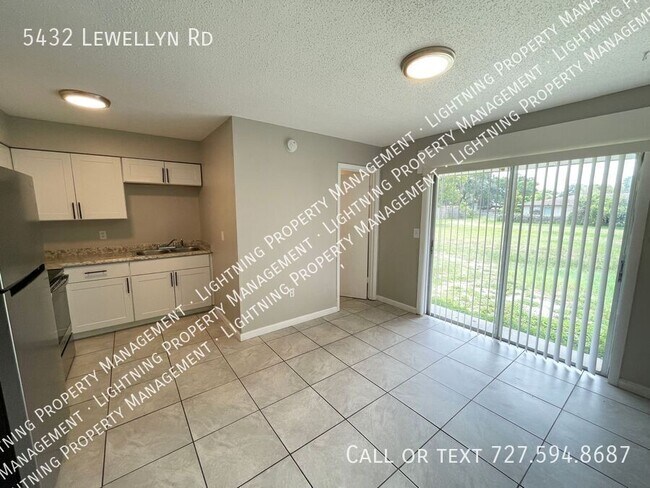 5432 Lewellyn Rd
