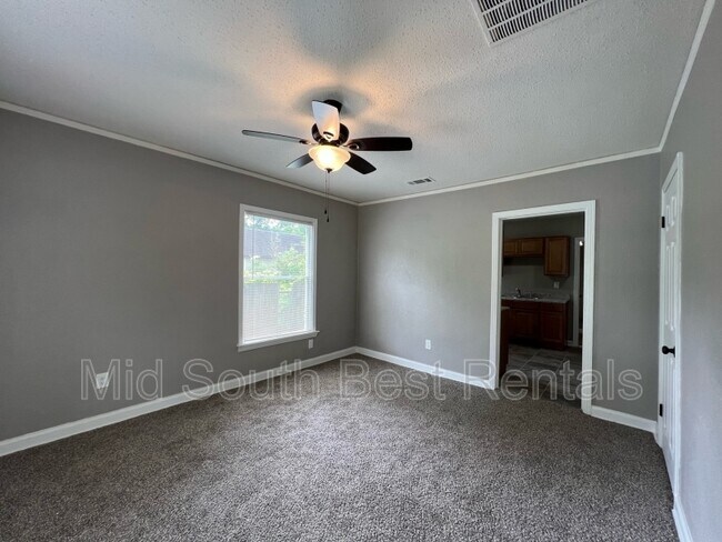Photo - 875 N Holmes St