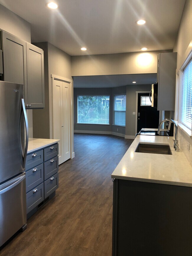 View to Living Room and Front Door from Side Entrance - 411 N L St