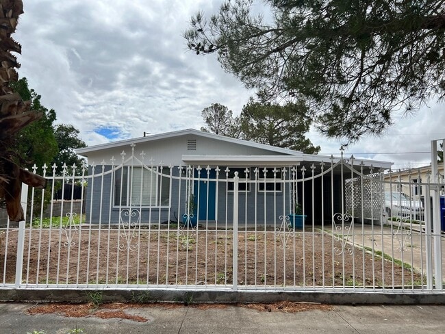 Building Photo - 202 Mango Rd Rental