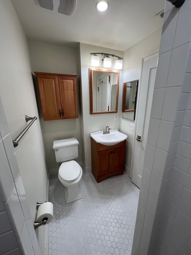 Guest Bathroom - 3220 17th St NW Unit No. 205