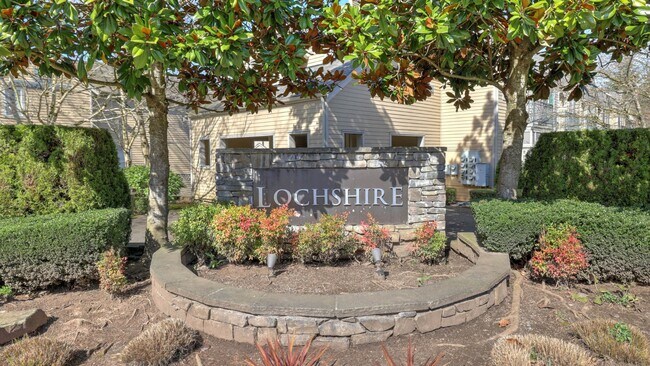 Photo - Updated Kirkland Townhome in Lochshire Condominiums with Premium Amenities- Available NOW