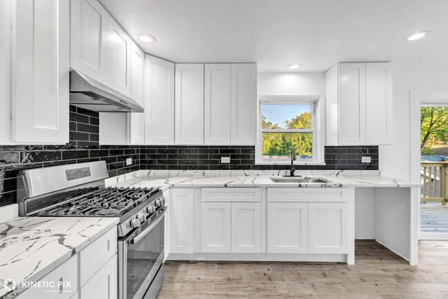 Photo - 18888 Oak Ave