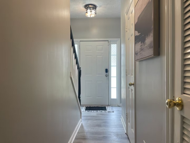 Photo - 5690 Hampton Ct