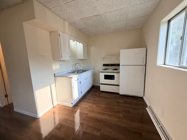 Kitchen - 330 Bessemer Ave Unit A