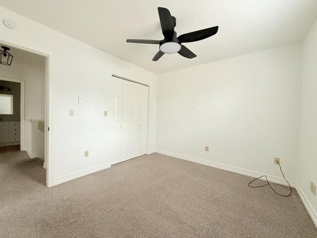 Photo - 103 E Briarbrook Ln