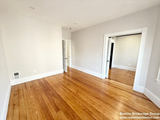 Photo - 71 Saxton St