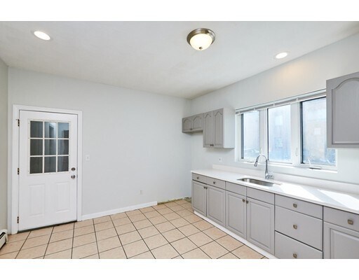 Building Photo - 25 Moreland St Unit 2