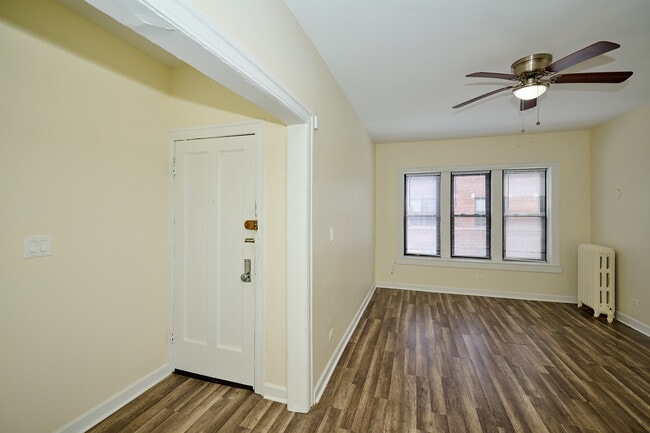 Photo - 1355 W Touhy Ave Unidad 2N